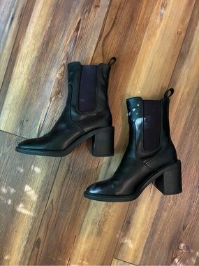 NWOT Classic Black Chelsea Block Heel Boots